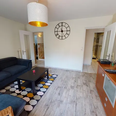 Apartment F4 Refait Proche Universite *