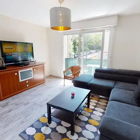 Apartment F4 Refait Proche Universite *