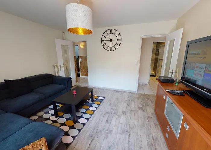 Apartment F4 Refait Proche Universite *