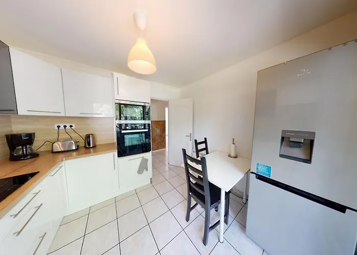 Apartment F4 Refait Proche Universite